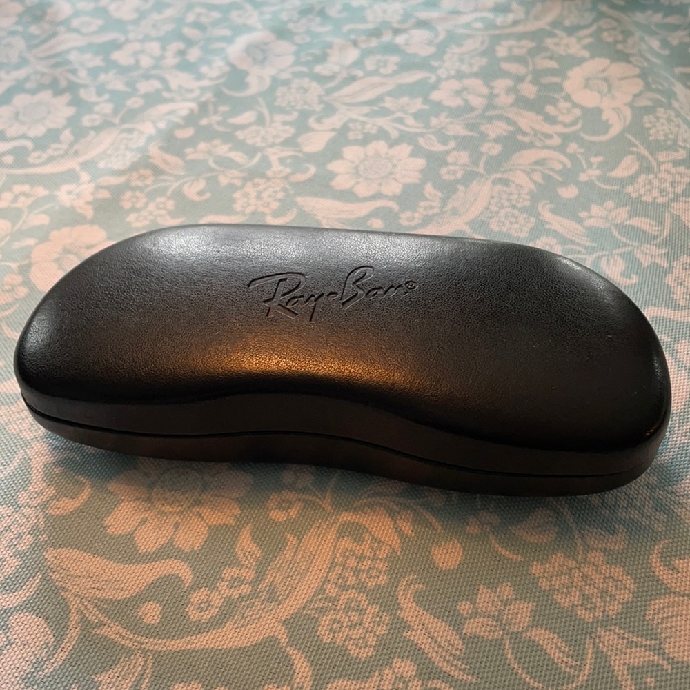 Hard case RAYBAN sunglasses case! Perfect for aviator styles. GUC!! 🕶